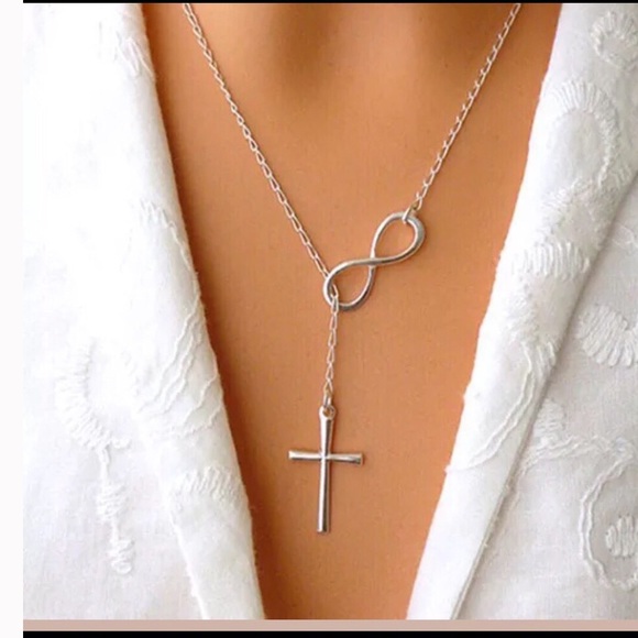 Jewelry - Infinity cross women’s necklace 🆕 NWT 💕💕💗
